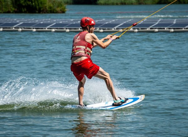 cable-skiing-8094938_960_720.jpg