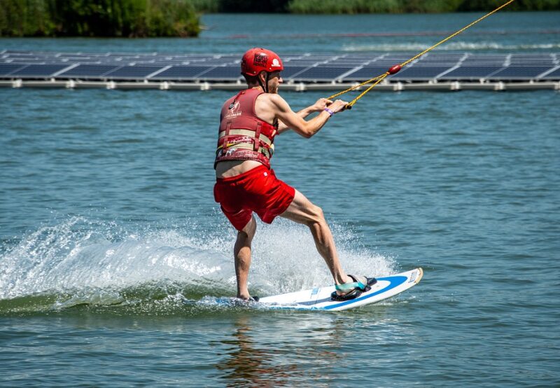 cable-skiing-8094938_960_720.jpg